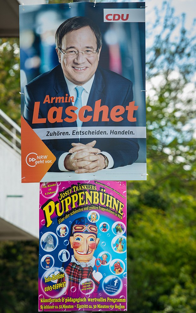 Armin Laschet und die Puppenbühne