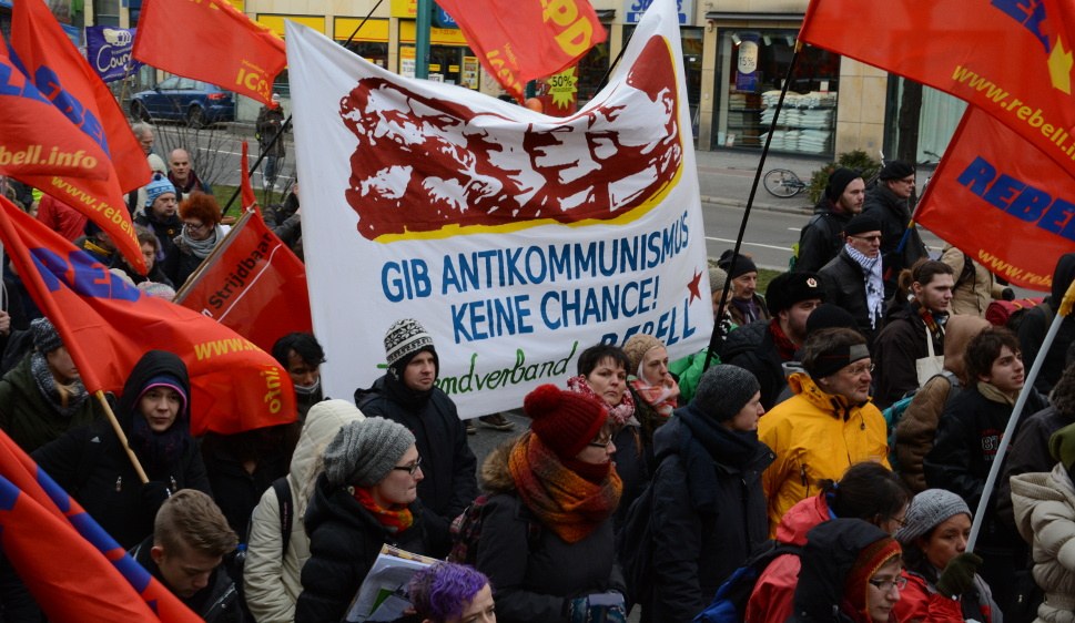 Jugendverband REBELL und MLPD gegen Antikommunismus (rf-foto)