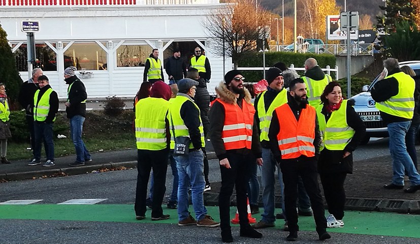 Massenproteste mit Blockaden gegen Steuererhöhungen
