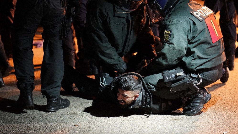 Brutale Polizeigewalt gegen friedliche kurdische Demonstration