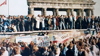 Die Massen können nicht nur Mauern überwinden ...