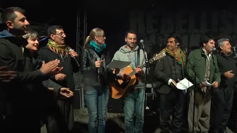 Koma Berxwedan und Gehörwäsche spielen "Kobanê - Kobanê" auf dem 2. Rebellischen Musikfestival