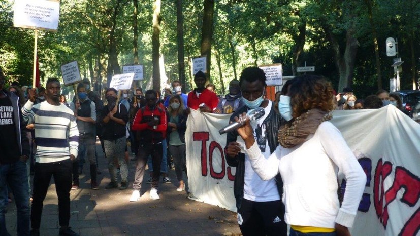 „Stoppt die Diskriminierung – kämpft gegen Rassismus - Geburtsurkunden für alle Kinder!“