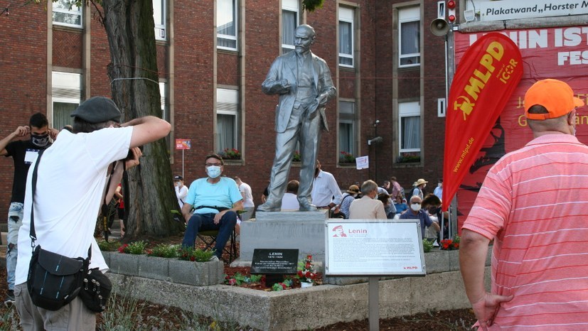 Lenin ist da! Enthüllung der ersten Lenin-Statue in Westdeutschland