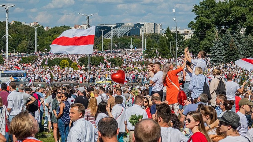 Die weiß-rote Fahne - Zeichen für Freiheit und Unabhängigkeit?