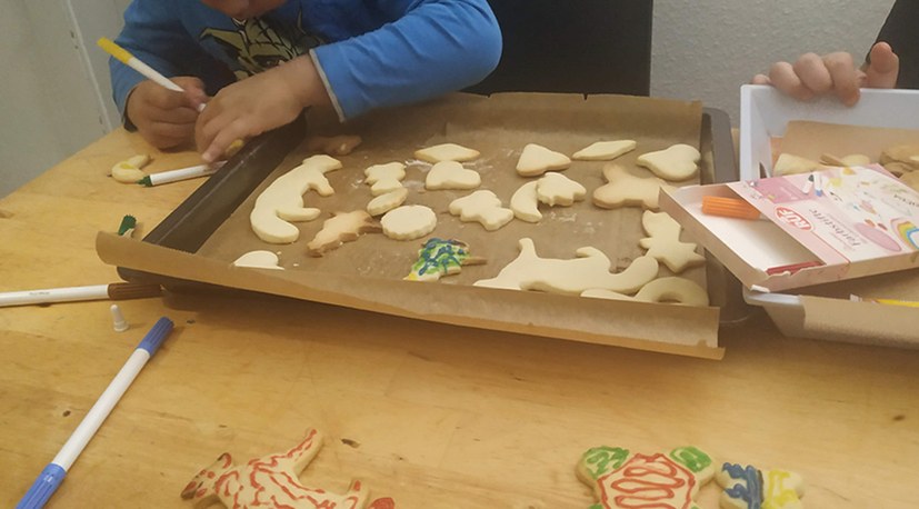 Rotfüchse und REBELL backen Kekse für Flüchtlinge