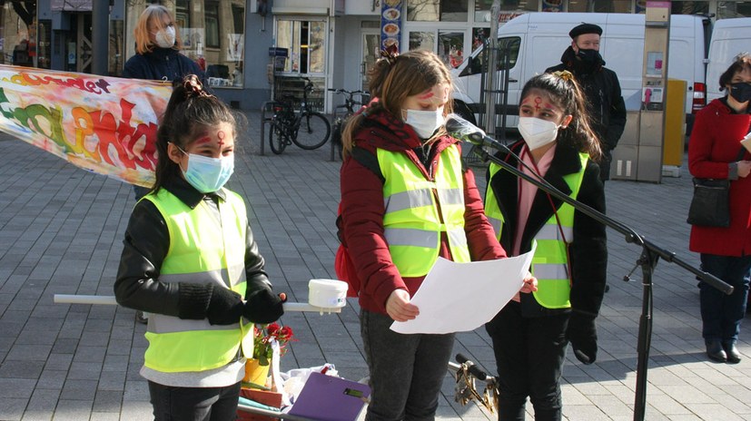 Kämpferische Grüße der Montagsdemobewegung zum Internationalen Frauentag