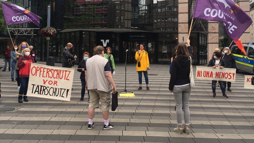 Kämpferischer Protest sagt „Nein“ zu Gewalt an Frauen