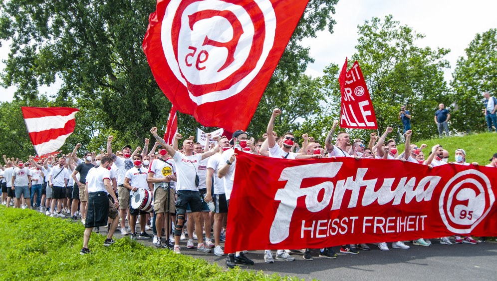 Düsseldorf: Fußball-Fans gegen Faschisierung