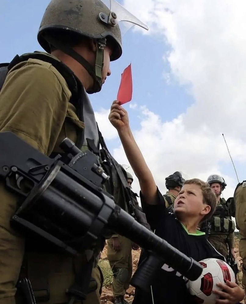 Der israelischen Armee die "Rote Karte" gezeigt