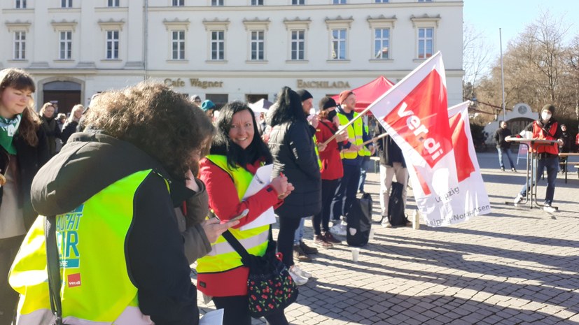 Solidarität mit den streikenden Kolleginnen und Kollegen in den Sozial- und Erziehungsdiensten