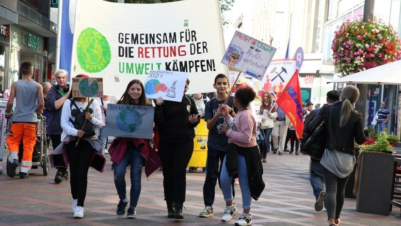 Wir schlagen Alarm! #PeopleNotProfit heißt: Kapitalismus abschaffen! - Jetzt auch als gestaltetes Flugblatt!