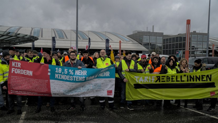 Hamburg: Flughafen-Belegschaften senden starke Signale