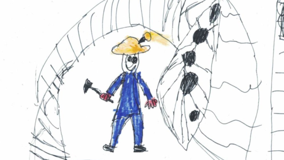 Siebenjährige Rotfüchsin malt freundlichen Bergmann