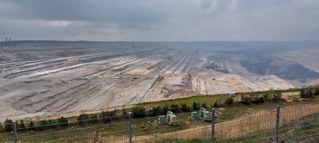 Fröhliches Picknick in der rheinischen Braunkohle