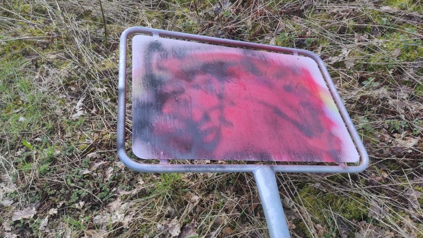 Dritter Angriff auf Schilder gegen Rassismus