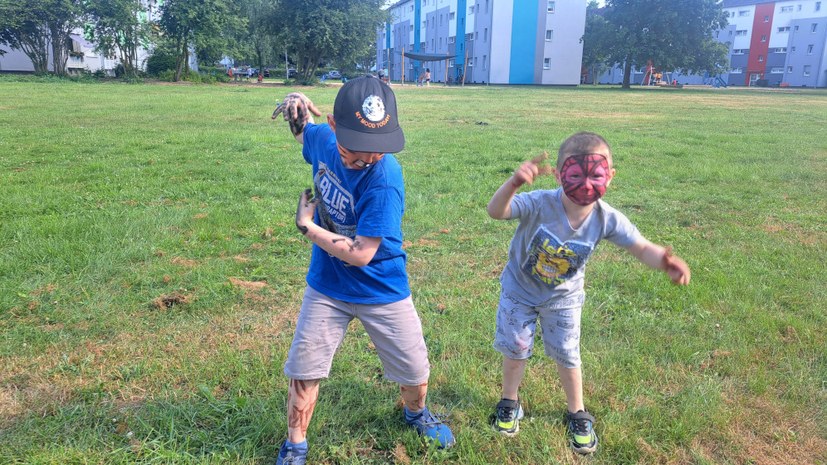 "Rotfuchs trifft Spider-Man" auf dem Sommerfest in Leverkusen