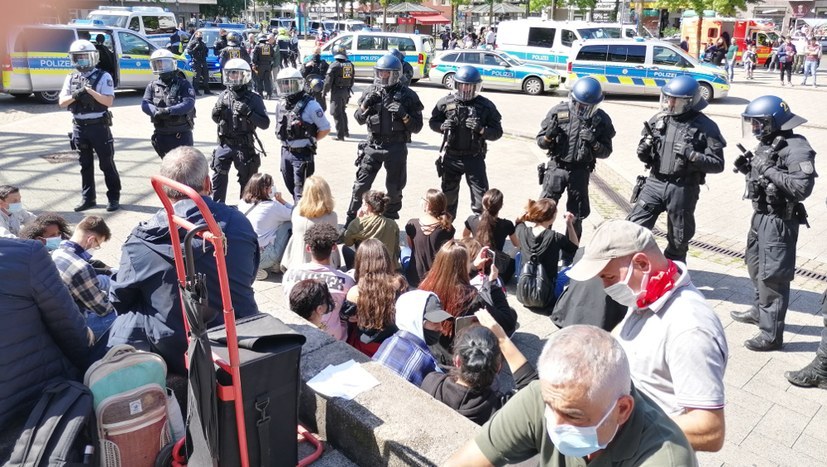 2021: Bereitschaftspolizei und BFE-Einheiten griffen die völlig friedliche Demonstration an (rf-foto)