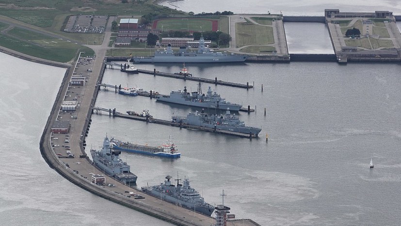 Wilhelmshaven: Fast täglich grüßt die Marine ...