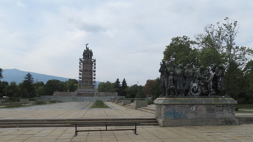 Proteste gegen den begonnenen Abriss des sowjetischen Ehrenmals in Sofia