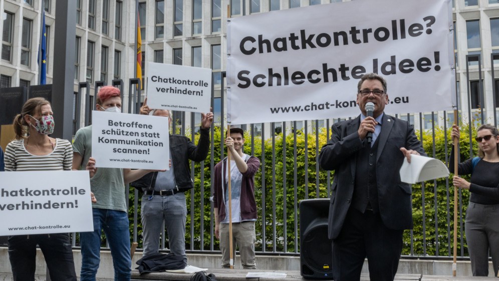 (foto: https://digitalcourage.de/blog/2022/chatkontrolle-protestaktion-bmi, CC0 cven Public Domain))