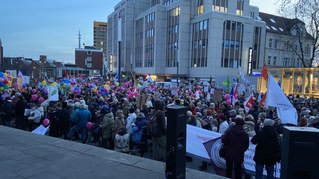 Antifaschistische Massenproteste auch gegen Antisemitismus und Antikommunismus