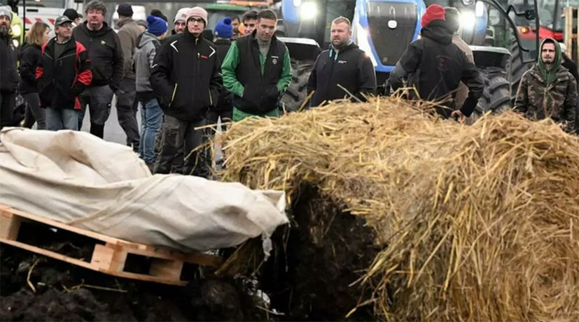 In Frankreich blockieren Bauern seit Tagen das ganze Land