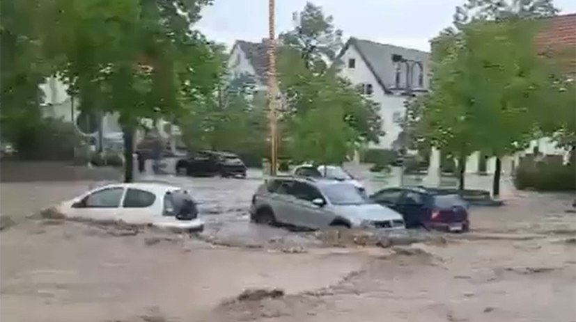 Gewitterzelle blieb über dem Ort stehen