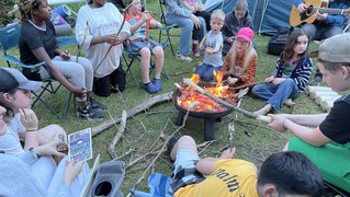 Köln: Probezelten für das Pfingstjugendtreffen auf dem Campingplatz Dünnwald