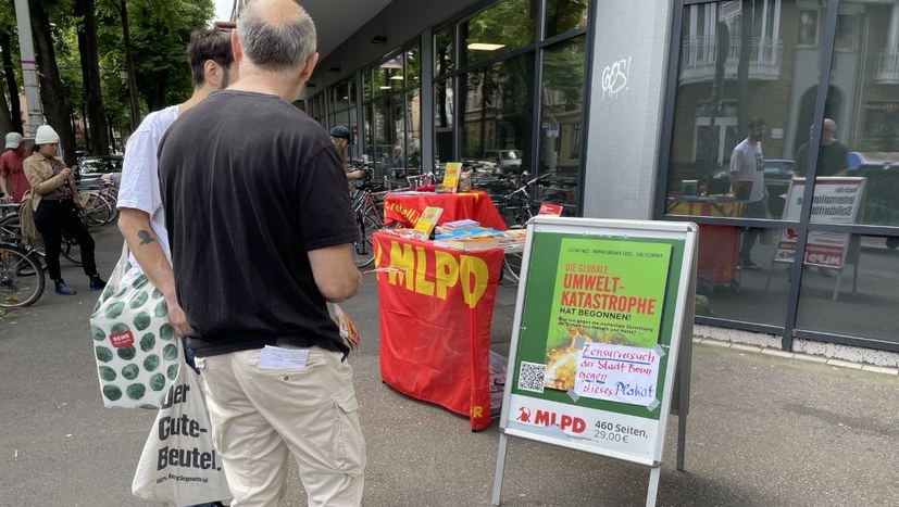 Zensurversuch gegen Wahlplakat mit Buch gescheitert: Wir haben den Spieß umgedreht!