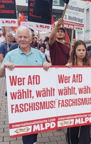 Erste Reihe der selbstbewussten, kämpferischen Demonstration (Foto: RF)