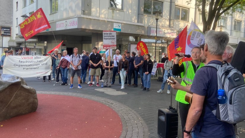 Weit über 500 Antifaschisten trauern und protestieren - 40 Faschisten verziehen sich nach 20 Minuten