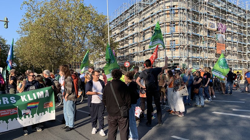 Fridays-for-Future-Demo blockiert kurzzeitig Straßenkreuzung