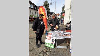 Schöner Infostand bei herbstlichem Sonnenschein