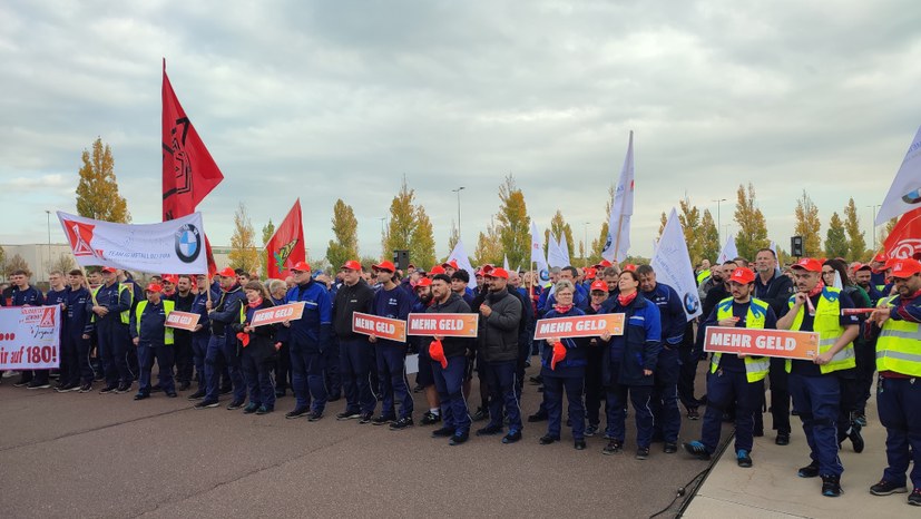 Leipzig - Tag 1 nach der Friedenspflicht: Streik bei BMW