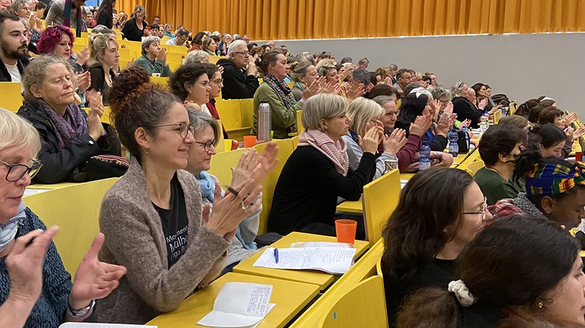 Kämpferische Frauenbewegung stärkt sich als zukunftsweisende verbindende Kraft