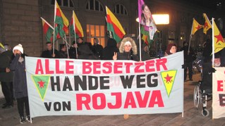 "Stoppt die Angriffe auf Rojava – Für den sofortigen Stopp der Invasion des türkischen Staates in Rojava!"