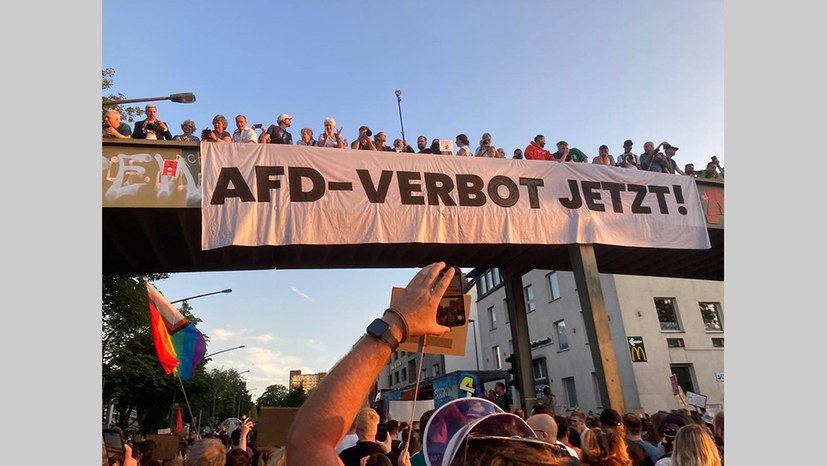 12.000 Menschen auf Riesas Straßen +++ „Riesa ist kein ruhiges Hinterland für den Faschismus“ +++ AfD-Parteitag kann nicht beginnen