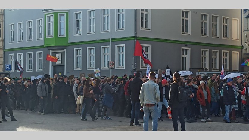 Drei Demonstrationszüge gegen Weidels Wahlkampfauftakt