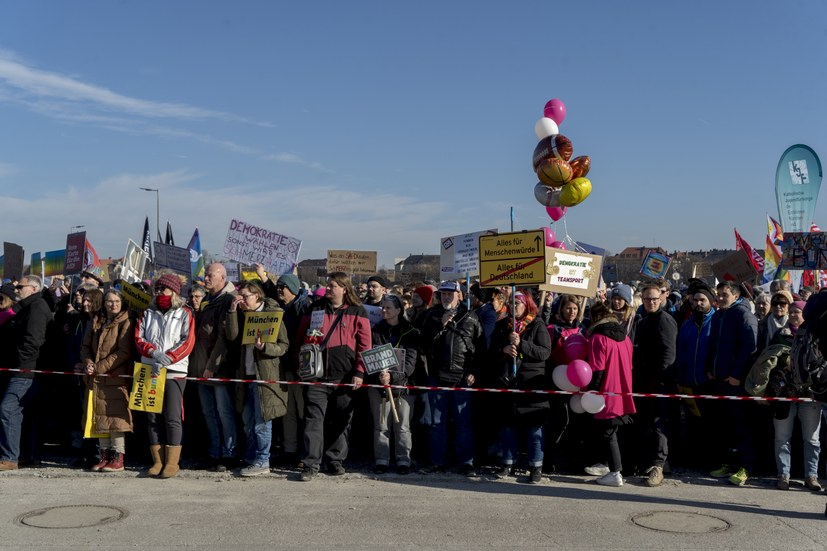 Mehr als 300.000 Menschen demonstrieren gegen Faschismus und für demokratische Rechte