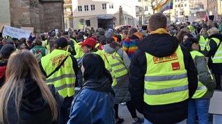 "Unser Gesundheitssystem krankt!"  Privatisierung und Profitorientierung sind siamesische Zwillinge!