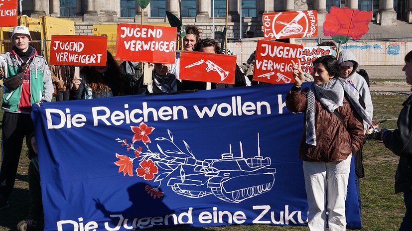 "Schulstreik gegen Krieg und Aufrüstung"