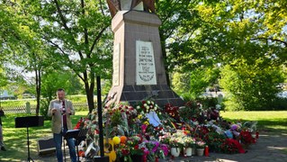 Bewegende Gedenkfeier am Kriegsgefangenenlager Stalag 326