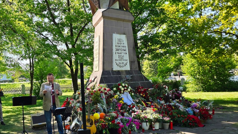 Bewegende Gedenkfeier am Kriegsgefangenenlager Stalag 326