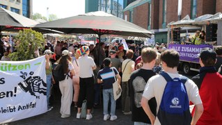 Polizei lässt Nazis laufen – erfolgreicher antifaschistischer Zusammenhalt