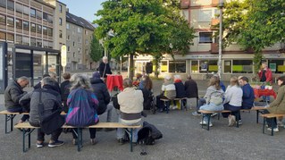 Rege Debatte bei der Buchvorstellung vorm Bochumer Schauspielhaus