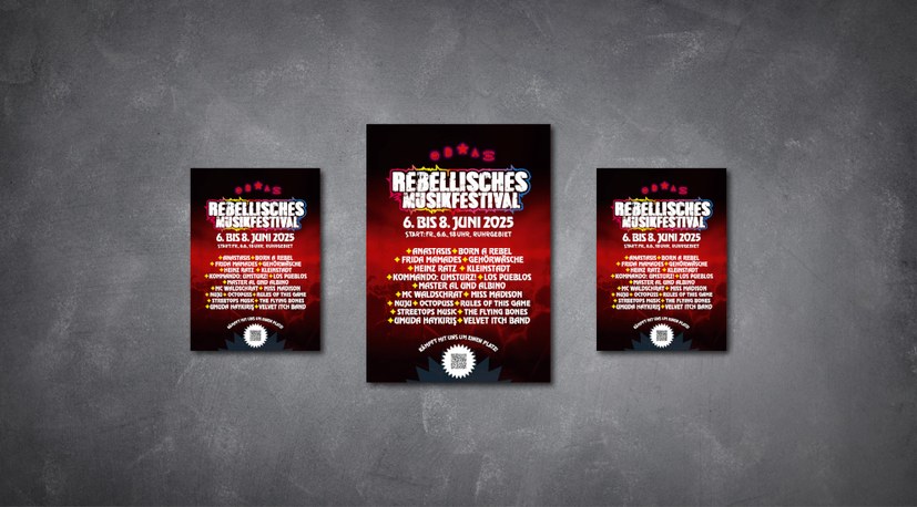 Mit dem Festivalflyer und dem Rote Fahne Magazin im Studentenwohnheim