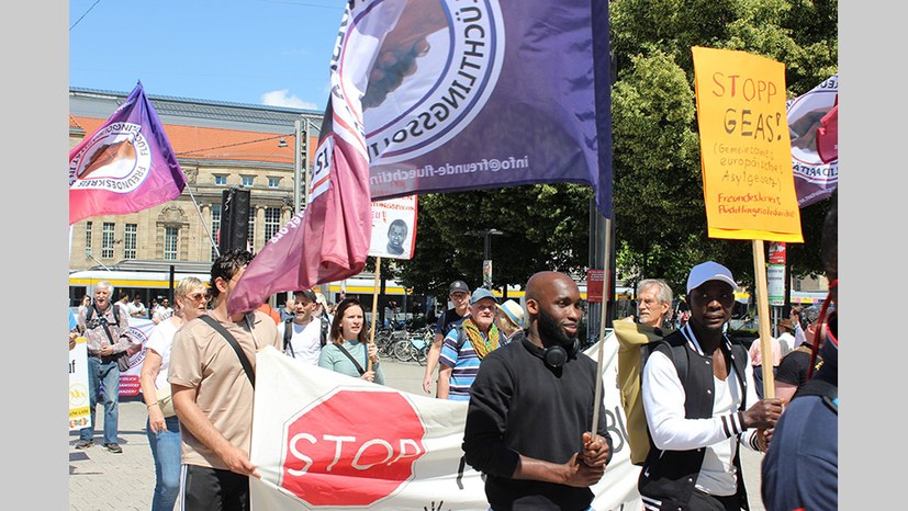 Wir sagen: Solidarität verteidigen – kein Mensch ist illegal!