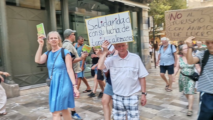 Urlaubsgruppe aus Gelsenkirchen beteiligt sich an Demo auf Mallorca