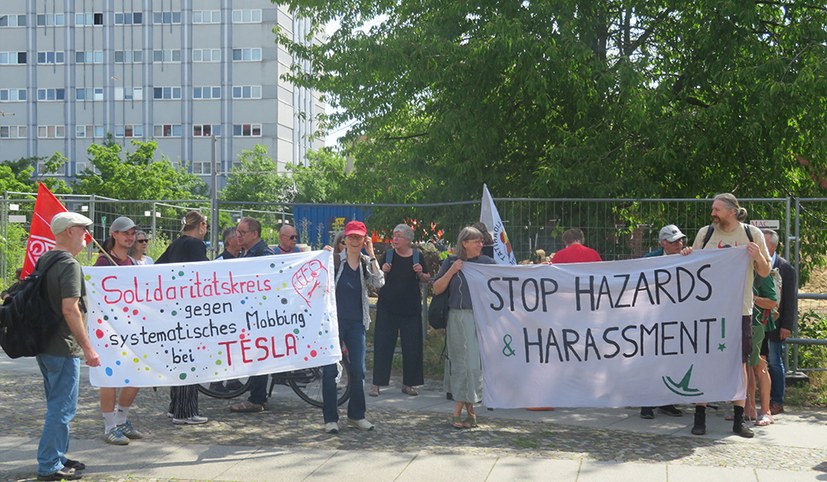 Wichtiger Erfolg von Tesla-Kollegin und Solikreis vor dem Arbeitsgericht